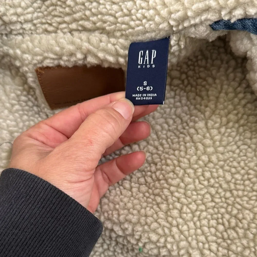 GAP kids sherpa